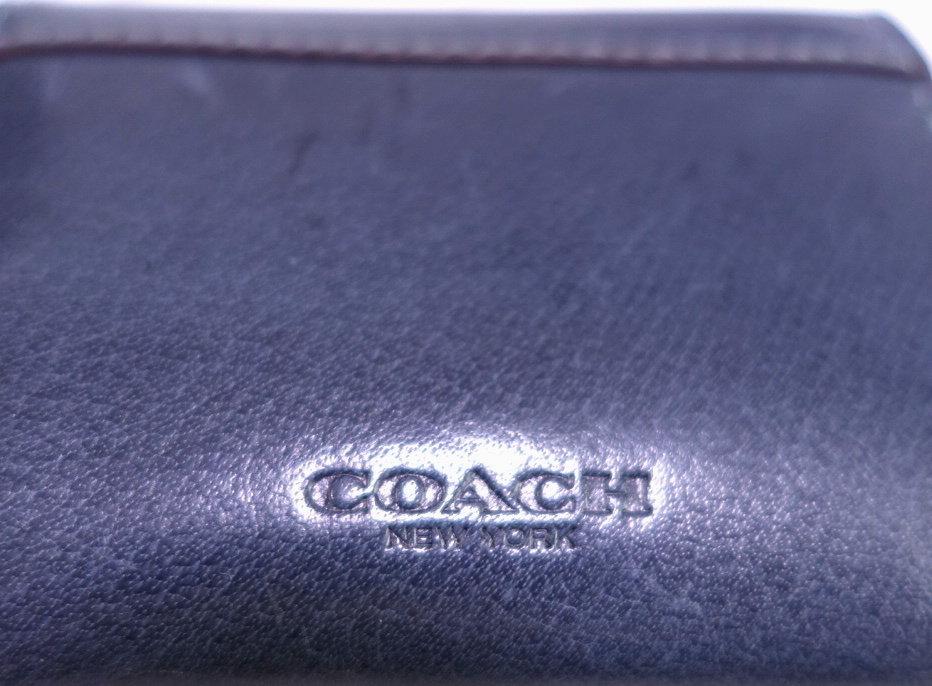 ミニ財布として優秀なcoachのコインケース 今日も気分は学生